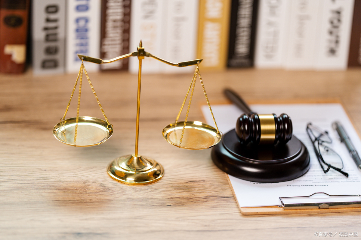 遗产继承律师——父母房屋，母亲去世后父亲再婚，后父亲也去世将其遗产给继母，继母起诉分割遗产案例